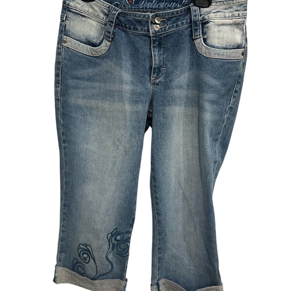 Delicious Embroidered Floral Pattern Rolled Cuffs Denim Capri Jeans Size 11